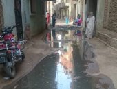 مياه المجارى تحاصر منازل قرية ميت أبو على بالشرقية