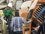 قارئ يرصد سيارة إسعاف تنقل أثاث منزلى من سوق الجمعة