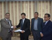 رئيس جامعة دمياط يوقع برتوكولا مع هيئة تعليم الكبار