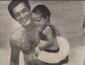 رانيا محمود ياسين تستعيد ذكريات الطفولة مع والدها على الشاطئ