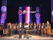 صور.. "اللى عاش حبك يعلم" تختم احتفالات أكتوبر بمسرح أوبرا دمنهور