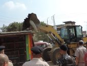 صور.. حملة مكبرة لإزالة التعديات بالرحمانية فى البحيرة