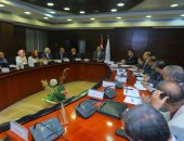 وزير النقل يتابع معدلات تطوير المزلقانات ويوجه بسحب الأعمال من الشركات المتأخرة