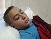 فيديو وصور.. معلم بأسيوط يضرب تلميذا بـ"الخرطوم" بسبب كيس كراتيه.. التلميذ إسلام: "قولت للمعلم كفاية ضرب الخرطوم جه فى عينى وموقفش الضرب".. ومديرية التعليم توقف المعلم 3 شهور وتحيله للتحقيق