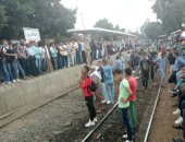 طلاب جامعة الزقازيق يشكون التكدس البشرى بمحطة القطار بسبب تغيير مواعيد القطارات