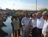 صور.. محافظ السويس يشدد على سرعة تطوير مرسى السلخانة 