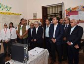 فيديو.. رئيس الوزراء يستمع لشرح طالبات مدرسة أشتوم الجميل ببورسعيد 