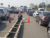 قارئ يشكو تكدس السيارات بسبب أعمال صيانة بطلعة كوبرى المطار بالنزهة