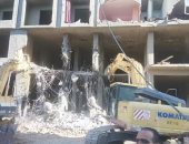 حملة لإزالة عقار مخالف حتى سطح الأرض شرق الإسكندرية