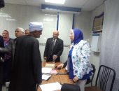 رئيس هيئة التأمين الصحى تستمع إلى شكاوى مرضى التصلب المتعدد بالأقصر