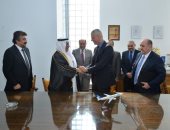 مصر للطيران توقع شراكة دولية لإنشاء قرية بضائع لوجيستية بمطار القاهرة