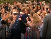 فيديو..المعجبة الاسترالية عن عناق الأمير هاري: "فرصة نادرة وانتهزتها"