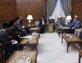 مبعوث رئيس الوزراء الماليزى يسلم شيخ الأزهر دعوة لزيارة بلاده 