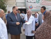 فيديو وصور.. محافظ الفيوم يتفقد سير العمل بمستشفى سنورس المركزى ويتابع حملة فيروس سى