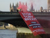 صور.. البريطانيون يتظاهرون وسط لندن رفضا للخروج من الاتحاد الأوروبى
