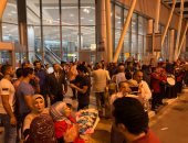 صور.. أهالى بعثة الأولمبياد يصلون مطار القاهرة بالمزمار البلدى