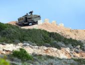 على غرار "خط برليف".. إسرائيل تشيد تلال رملية على حدود لبنان