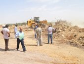 صور.. رئاسة مركز الخارجة تنفذ 15 قرار إزالة مبانى مخالفة