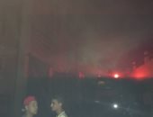 12 سيارة إطفاء للسيطرة على حريق بمصنع أدوات كهربائية بالعاشر من رمضان.. صور
