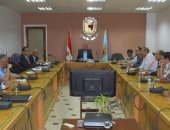 جامعة سوهاج تبحث إمكانية فتح مدرسة للتعليم الفنى والتدريب المزدوج