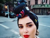 تعرف على السبب وراء ارتداء سيرين عبد النور رابطة رأس فى نيويورك