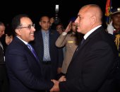 صور.. رئيس الوزراء يستقبل رئيس وزراء بلغاريا بمطار القاهرة