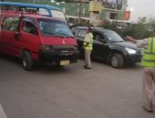 صور.. "مرور القليوبية" يشن حملة مكبرة على المواقف العشوائية بشبرا الخيمة 