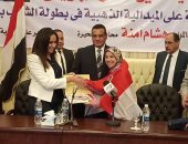 صور.. تكريم الطالبة "ياسمين" لحصولها على ذهبية الكاراتيه بالأرجنتين