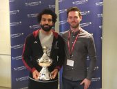 محمد صلاح يتسلم جائزة أفضل لاعب فى الدورى الإنجليزى