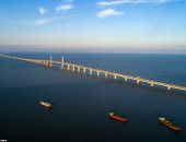 الصين تفتتح أول جسر بحرى يمر عبر الصدوع النشطة