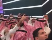 ولى العهد السعودى يتعرض لعاصفة سيلفى بمبادرة مستقبل الاستثمار..فيديو