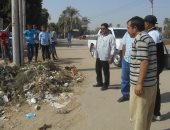 صور..الطلاب ومجلس المدينة إيد واحدة لتشجير ونظافة الشوارع بجهينة فى سوهاج