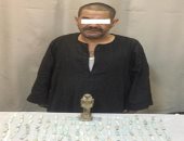 الداخلية تضبط 200 تمثال أوشابتى أثرى من الفيانس الأزرق بحوزة مهرب بالمنيا