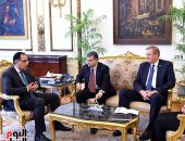 رئيس الوزراء يلتقي مساعد الأمين العام للأمم المتحدة