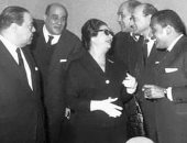 فى كادر واحد.. 6 من عمالقة الفن والصحافة يجتمعون × صورة 