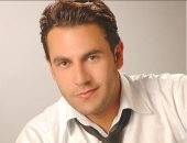 شاهد.. نيكولا معوض يسترجع ذكريات الطفولة والشباب مع جمهوره