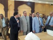 رئيس جامعة الأزهر وعمداء الكليات يتفقدون قاعة المجلس الجديدة قبيل افتتاحها