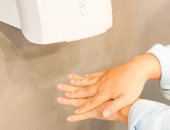 متى يصبح مجفف هواء اليد مصدرا للإصابة بالأمراض؟