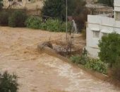 شاهد.. طوارئ فى الأردن بسبب السيول ورئيس الوزراء يتفقد عمليات الإنقاذ