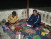 شاهد.. مدرب الزمالك السابق يحتفل بالفوز الأول مع كفر الشيخ بـ"وجبة كوارع"