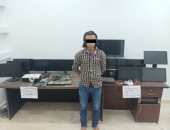 القبض على عاطل وراء سرقة شاشات وأجهزة كمبيوتر من داخل مدارس بمدينة بدر