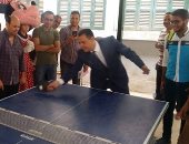مباراة تنس طاولة تجمع بين نائب رئيس جامعة اسيوط وعميد الخدمة الاجتماعية