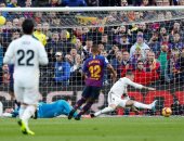 فيديو.. كورتوا ينقذ الريال من هدف برشلونة الثانى فى الدقيقة 19