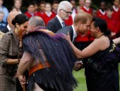 صور..الأمير هارى وزوجته يصلان نيوزيلندا فى آخر محطات جولتهما بالمحيط الهادى