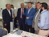 محافظ بنى سويف يتابع أعمال القافلة الطبية الشاملة بالقرى الأكثر احتياجًا