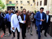  صور.. رئيس الوزراء يطمئن على مرضى الغسيل الكلوى بمستشفى ههيا بالشرقية 