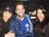 إليسا تنشر صورة تجمعها بفابريجاس وزوجته دانيلا