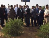 محافظ بنى سويف يتابع مشروع إصلاح منظومة الصرف الصحى بمنطقة بياض العرب