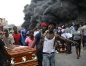 صور.. جنازة تتحول لاحتجاجات عنيفة فى هايتى للمطالبة باستقالة الرئيس
