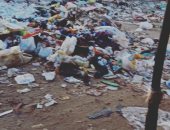 قارئ يشكو انتشار القمامة أمام مدرسة ابتدائية بمنطقة بهتيم شبرا الخيمة